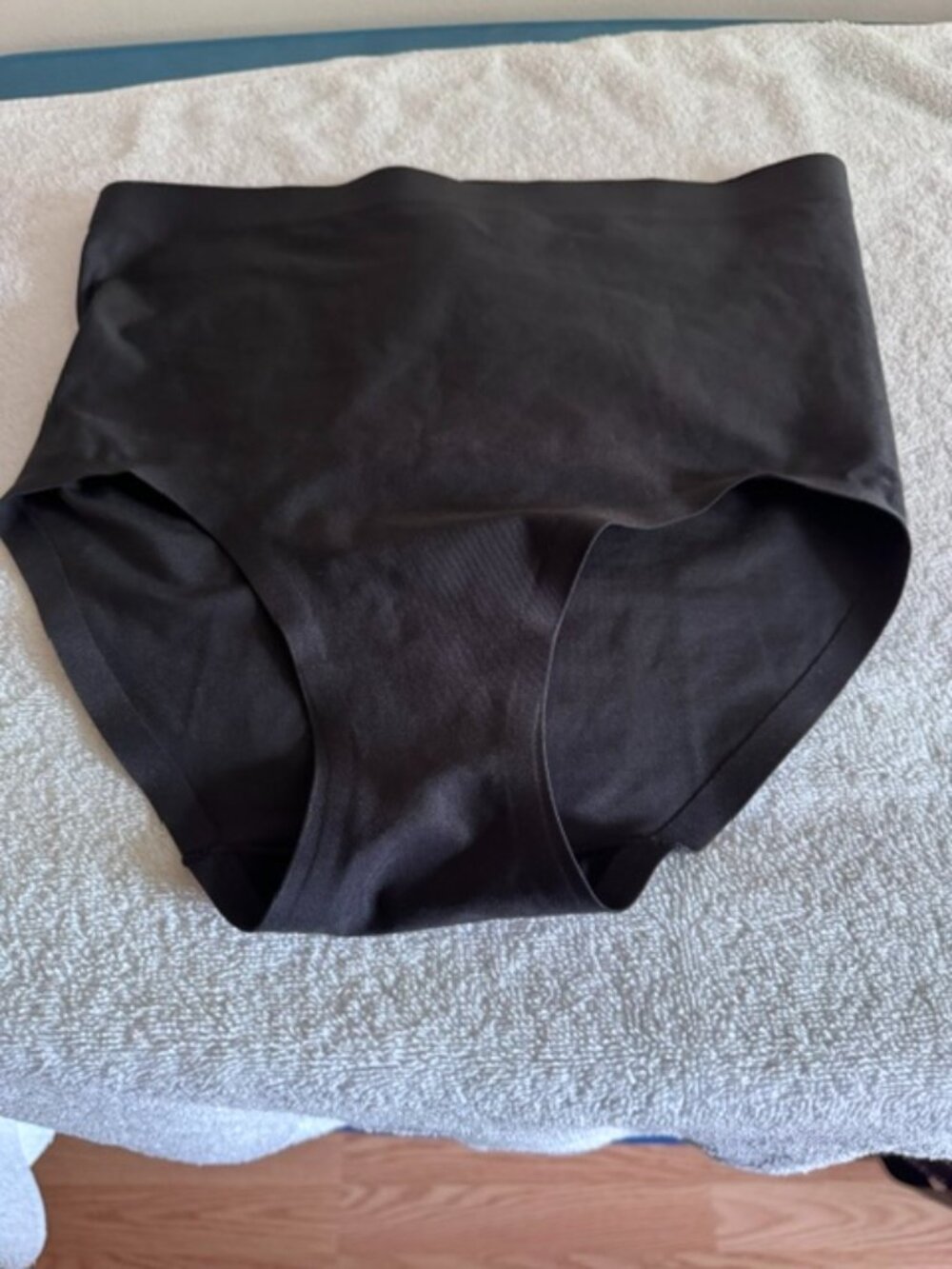 NWT Victoria's Secret High Waist Seamless Shaping Brief Black M Shapewear